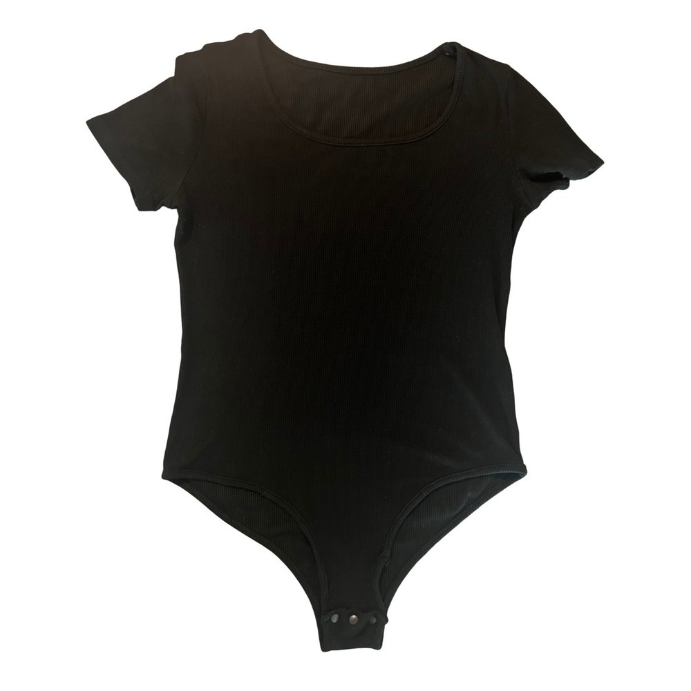 Black Ribbed Short Sleeve Scoop Neck Snap Closure Bodysuit Womens (0902)
